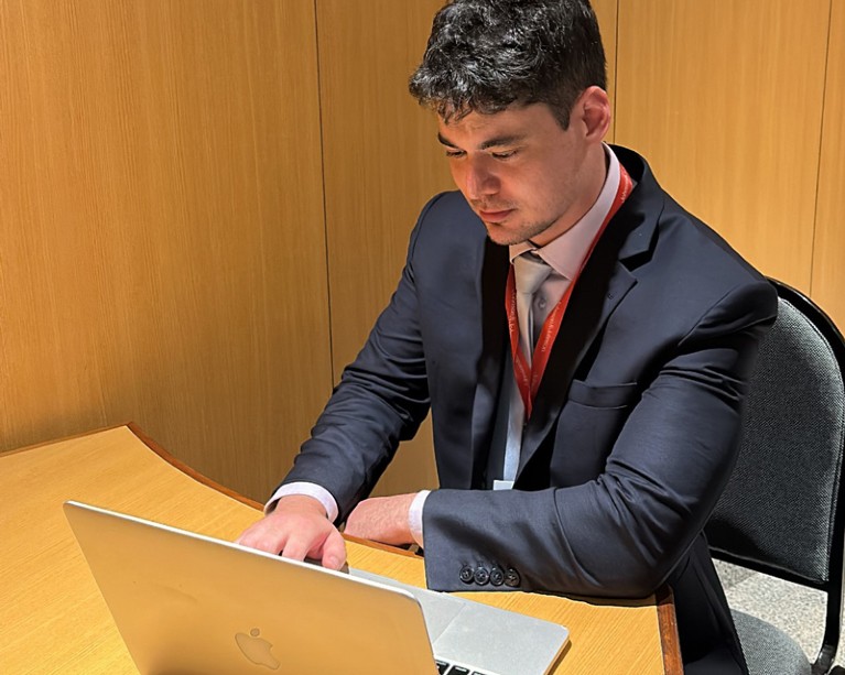 Portrait of Francisco Tustumi working at a computer