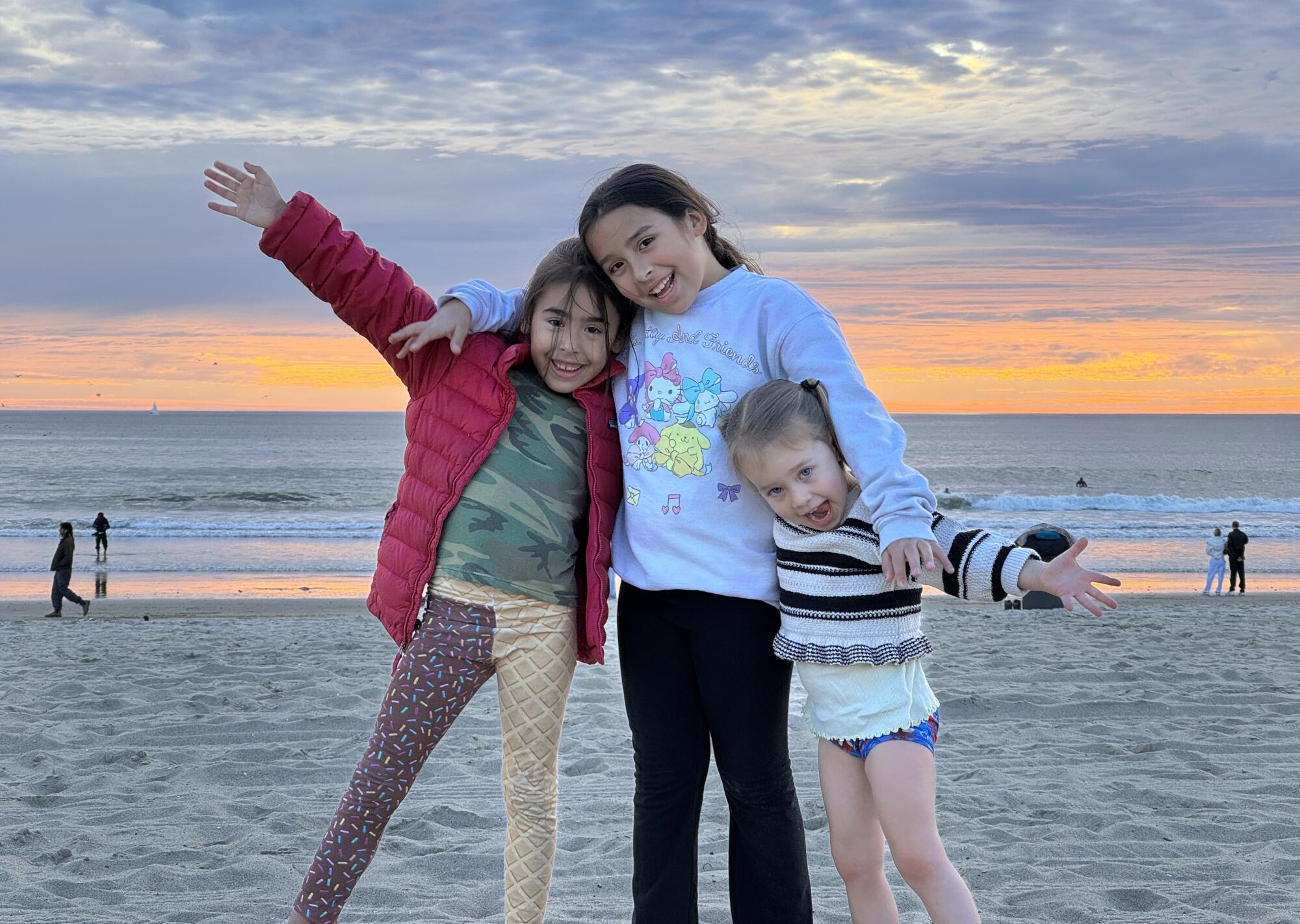 ?url=https%3A%2F%2Fcalifornia-times-brightspot.s3.amazonaws.com%2Fe2%2F53%2Fb59ad1944a968763b29a1fd2645e%2Fla-me-fire-children-02.jpg